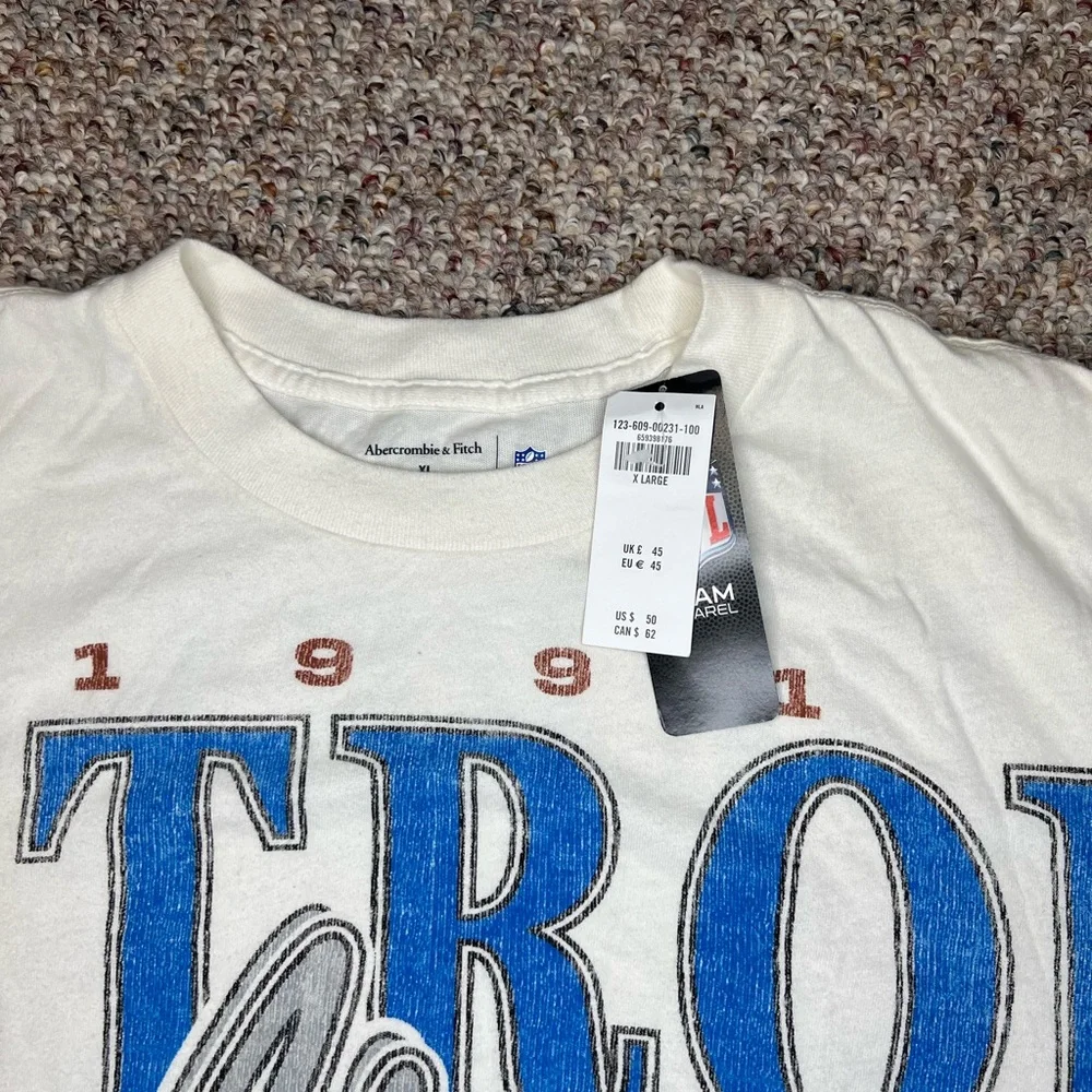 Abercrombie & Fitch Detroit Lions NFL White and Blue Game Tee Size XL NWT - Picture 3 of 6